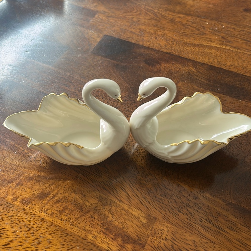 Lenox swans